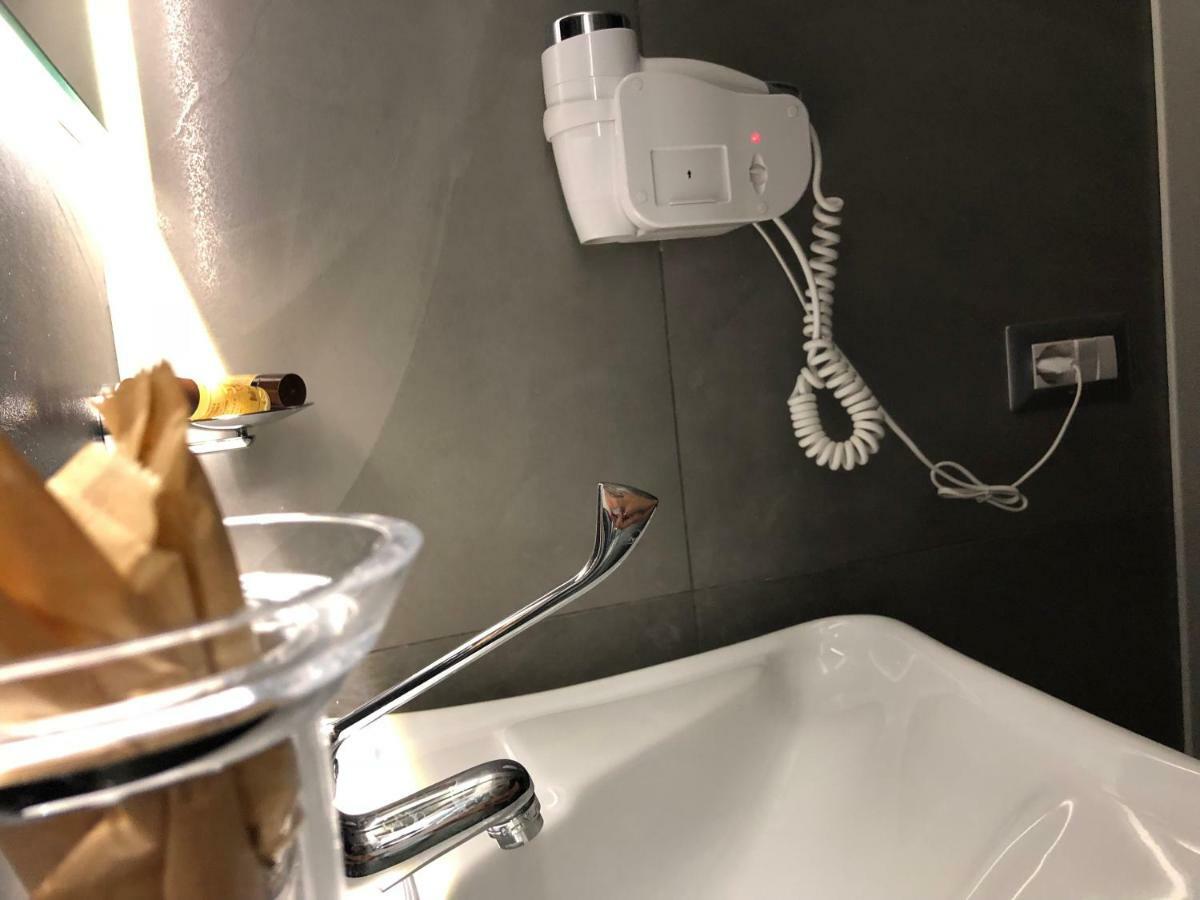 ラ ソスタ モーテル バール タヴォーラ カルダ マテーラ エクステリア 写真