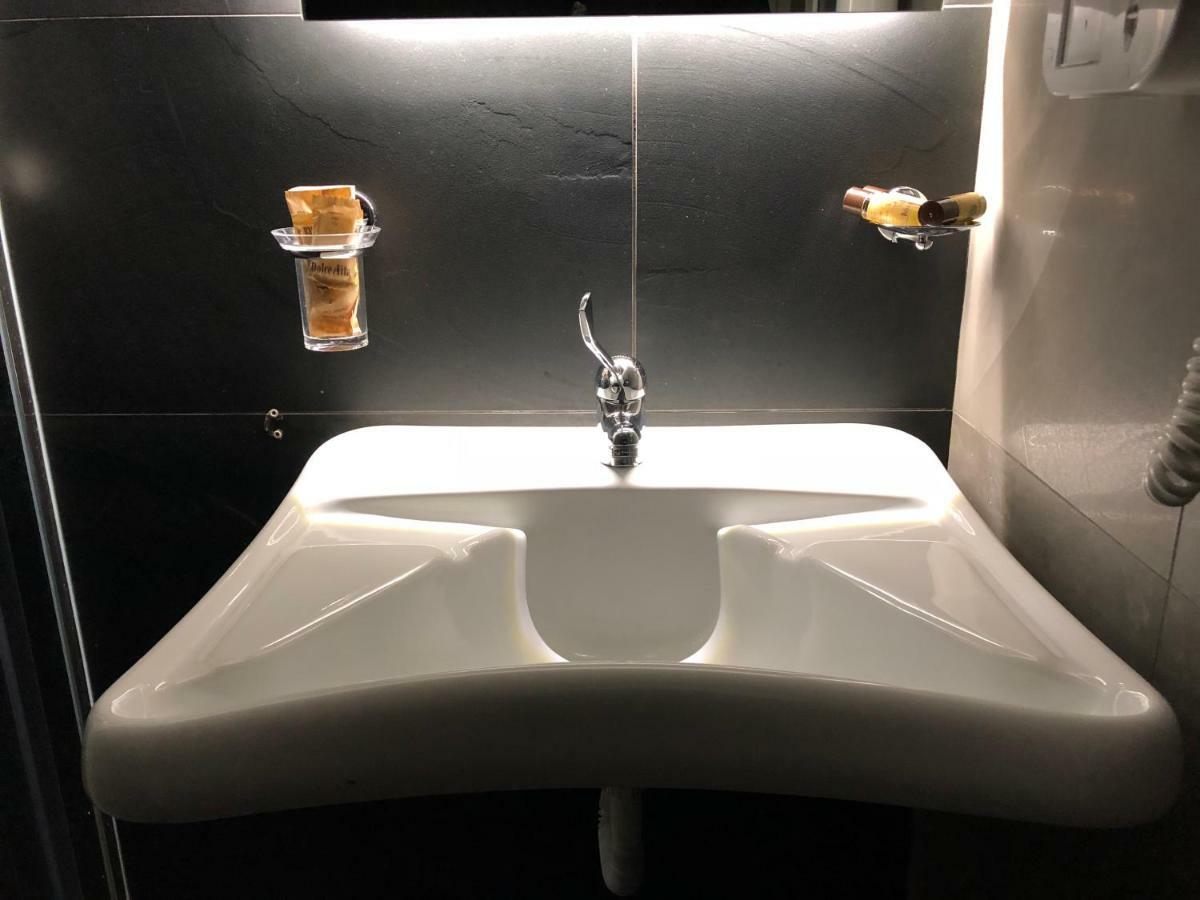 ラ ソスタ モーテル バール タヴォーラ カルダ マテーラ エクステリア 写真